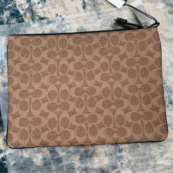 NWT Disney X Coach Turnlock Wristlet 30 In Signature Patchwork - Picture 3 of 6